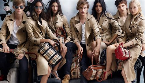 mannequin burberry goddess